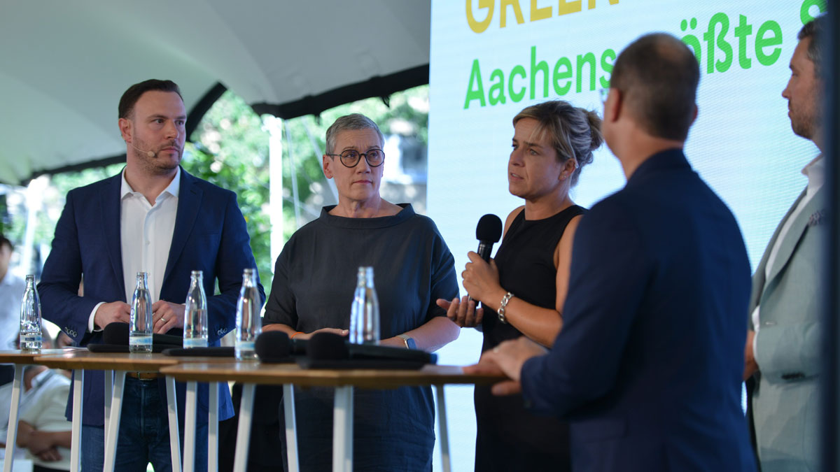 Podiumsdiskussion mit Mona Neubaur, stellvertretende Ministerpräsidentin des Landes NRW und Ministerin für Wirtschaft, Industrie, Klimaschutz und Energie und der Aachener Oberbürgermeisterin Sibylle Keupen anlässlich der Einweihung des neuen Solarparks
