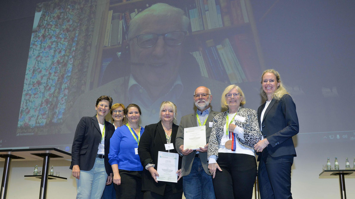 Die Preisträger*innen des „Anerkennungs- und Förderpreises für Praxisinitiativen und -projekte in der Palliativversorgung“ 2024.