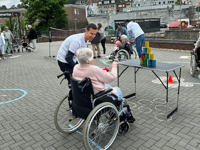 Grünenthal Gives Day Samaritanerheim Stolberg: Der Ballparkours im Außenbereich