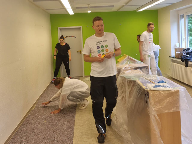 Grünenthal Gives Day KITA Zwergenburg Stolberg: Eine Wand strahlt bereits in hellem Grün
