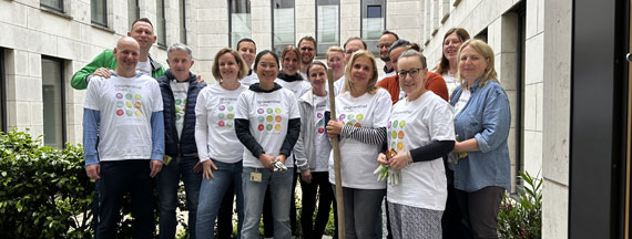 Gruppenbild Grünenthal Mitarbeiter der deutschen Vertriebseinheit- Grünenthal Gives Day Stolberg 2024